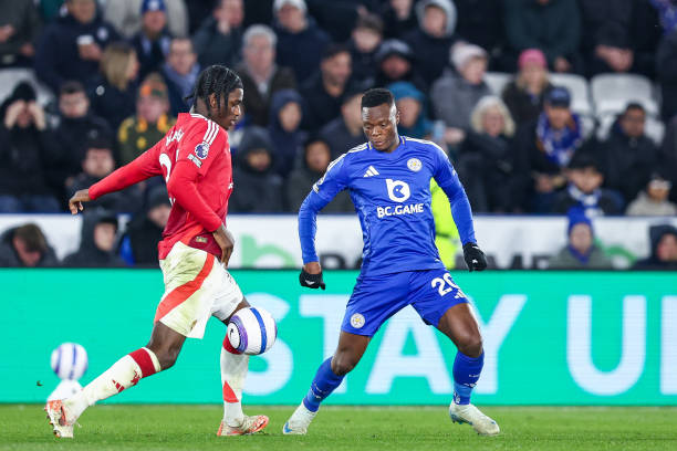 着巨大的挑 着巨大的挑