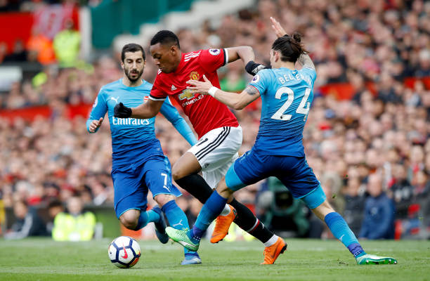 成鲜明对比 成鲜明对比